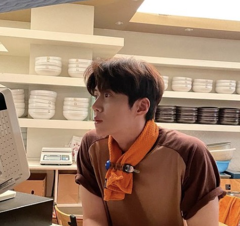 배우-김선호-찜질방에서-찍은-사진