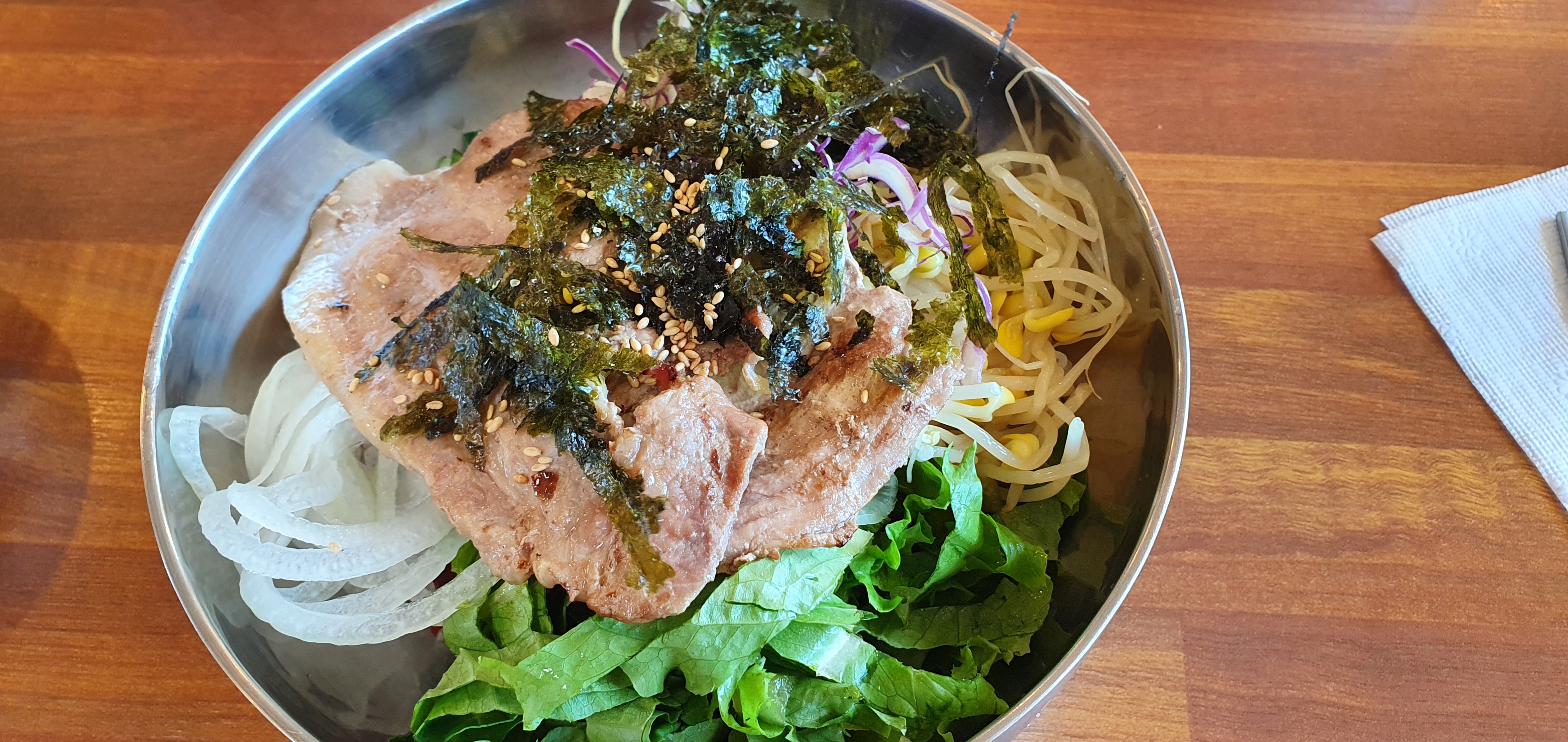 새물국수 고기비빔국수