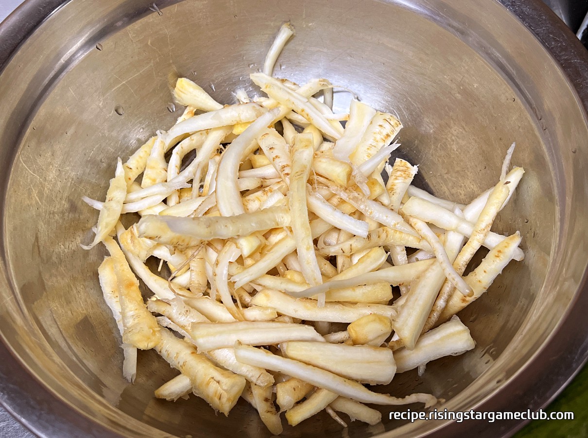 쓴맛을 제거하고 손질이 완료된 도라지 사진