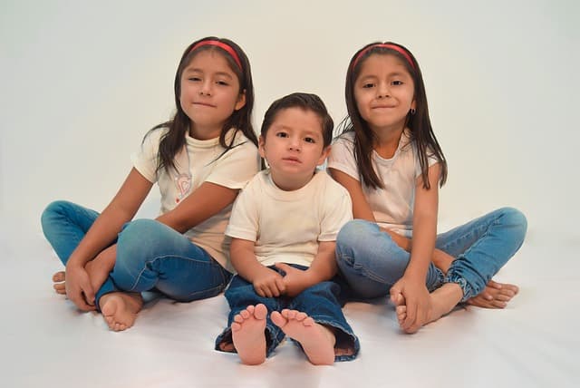 형제가 있는 아기 vs 외동 아기, 사회성 발달은 어떻게 다를까?