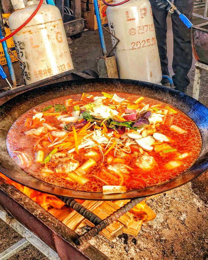 가평 식당 참나무 장작 솥뚜껑 닭볶음탕 닭도리탕 맛있으면 0칼로리 맛집 추천