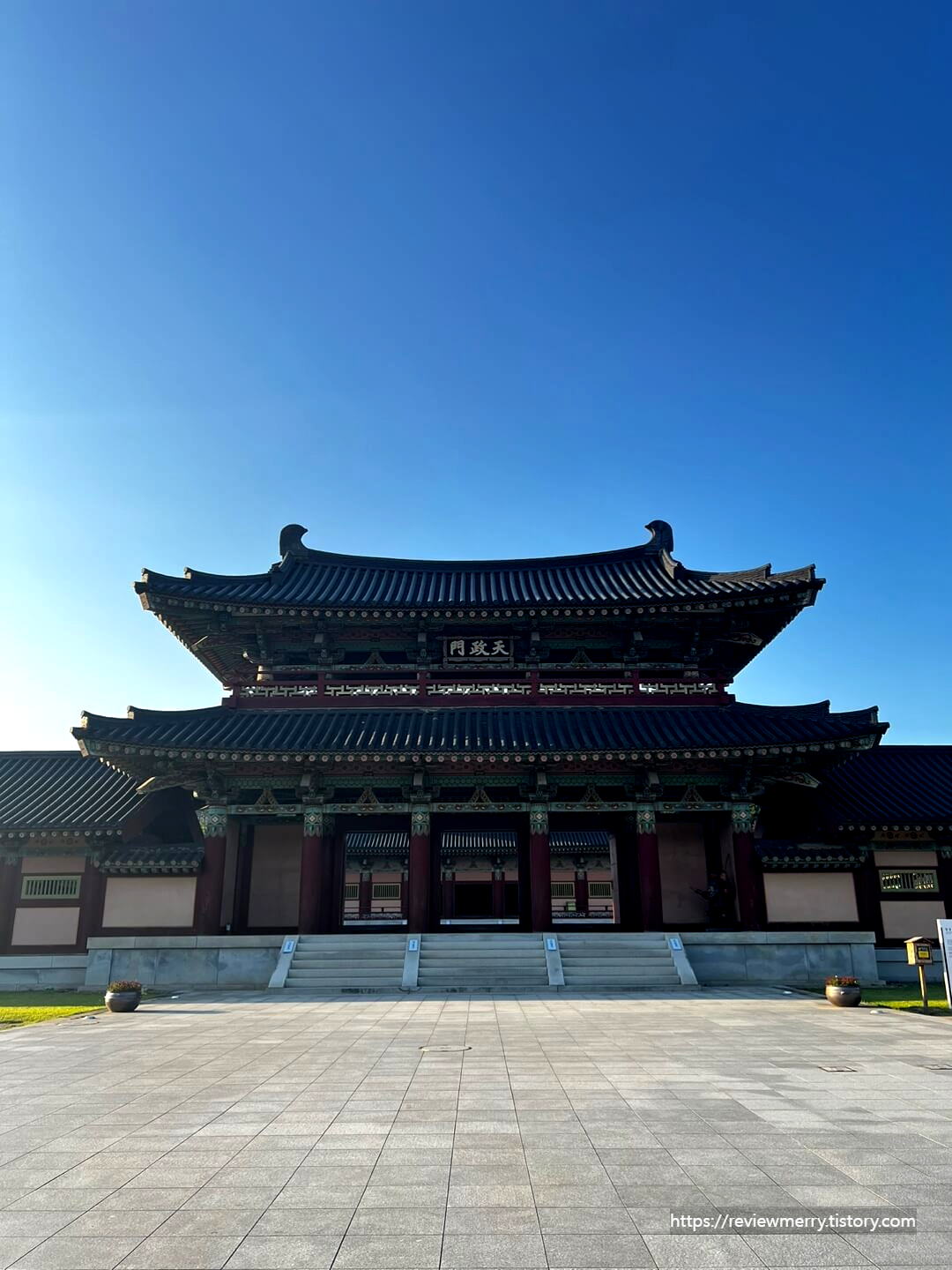 천정전 입구