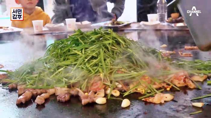 서민갑부 철판 삼겹살 행주산성 맛집 전참시 이영자 추천 삽자루 지리산 흑돼지 구이 비빔국수 잔치국수 연 매출 20억 원 조태중 방송 정보