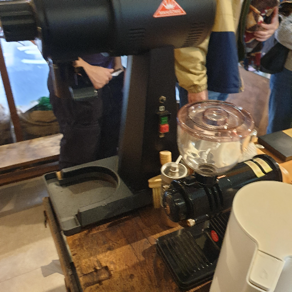 대만 타이베이 카페 アアアアアア ⾖焙所(아아아아아아 로스터리 카페)_다양한 그라인더2