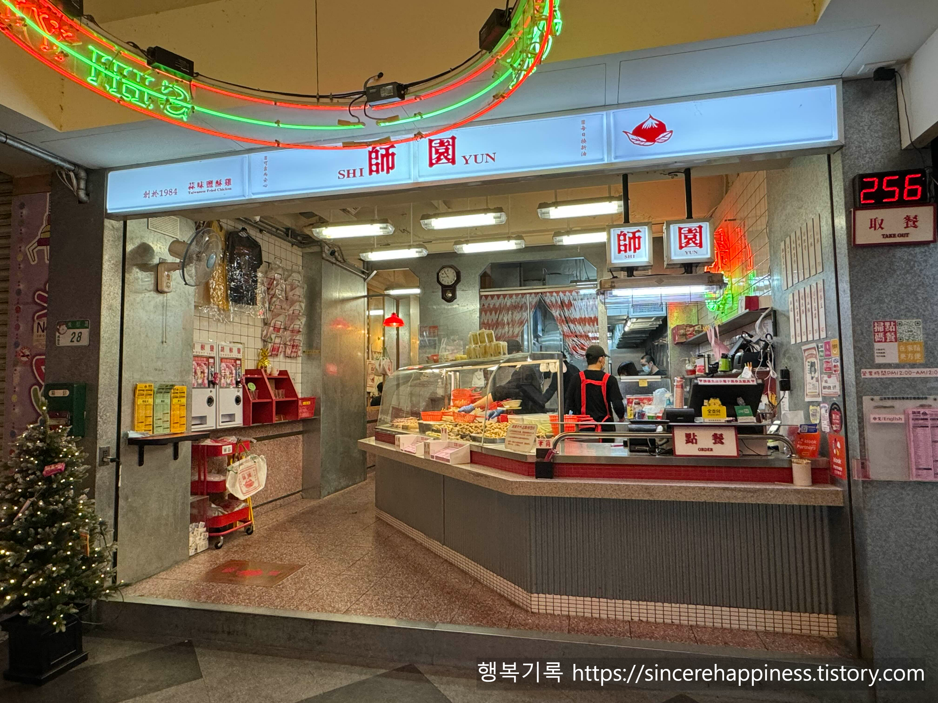 손님이 잠시 빠진 틈을 타 촬영한 스위엔 매장 내부 인테리어