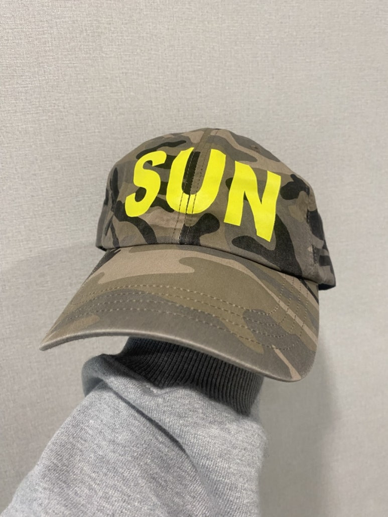 블루썬플라워 SUN 로고 프린팅 카모플라주 카모볼캡 카모모자