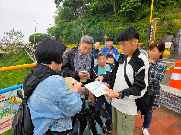여행복지 새 지평 열다! 장성군 복지관, 장애물 없는 정보 제공으로 '큰 호응'.