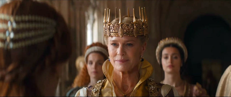 넷플릭스 댐즐에서 왕관을 쓴 이자벨 여왕을 연기하는 로빈 라이트