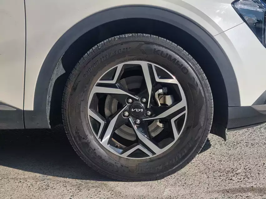 스포티지 1.6T의 17인치 바퀴는 이렇습니다.