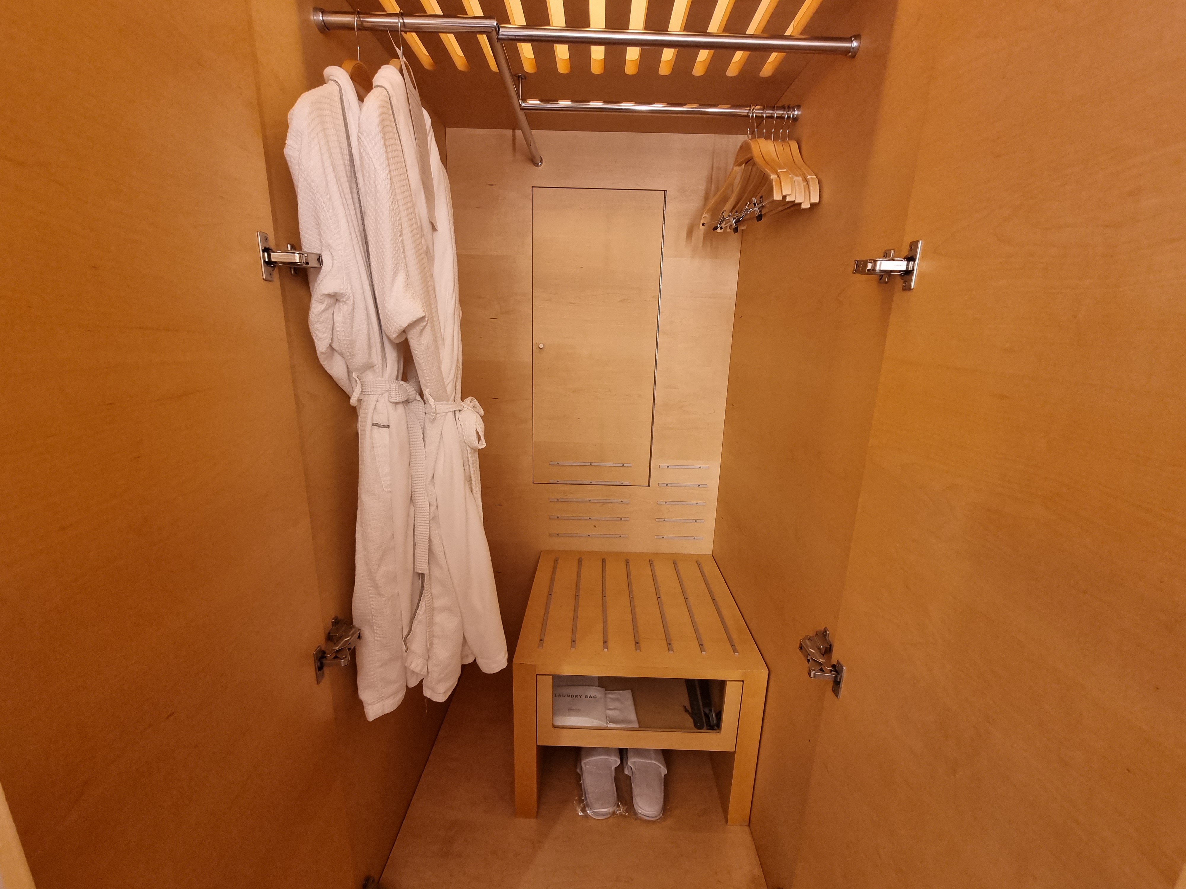 제주 해비치호텔 디럭스 객실 옷장