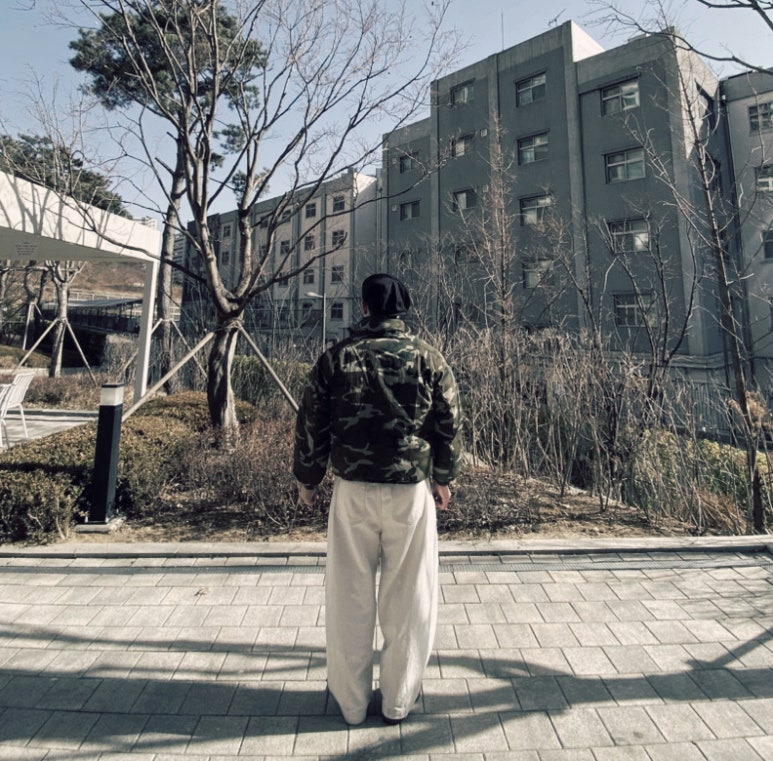 데일리룩('26.2.22.)밀리어네어햇 헌팅캡 베레모, 파르티멘토 카모패딩 밀리터리패딩, 무신사스탠다드 슬리브티셔츠, 무신사스탠다드 벌룬팬츠, 헬로헬 스퀘어 엔지니어부츠 웨스턴부츠