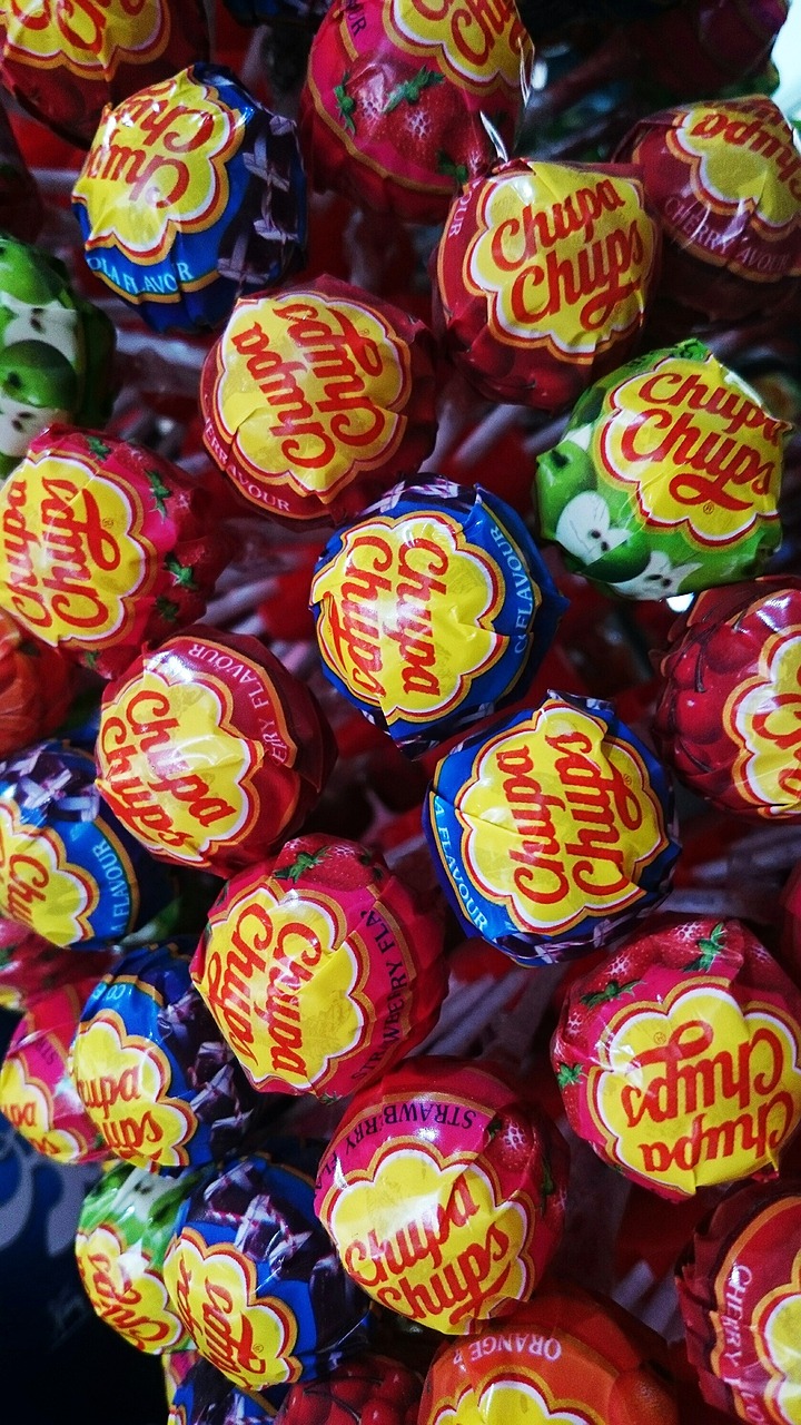 츄파춥스(Chupa Chups) 이야기! 탄생 배경부터 살바도르 달리의 로고 디자인까지