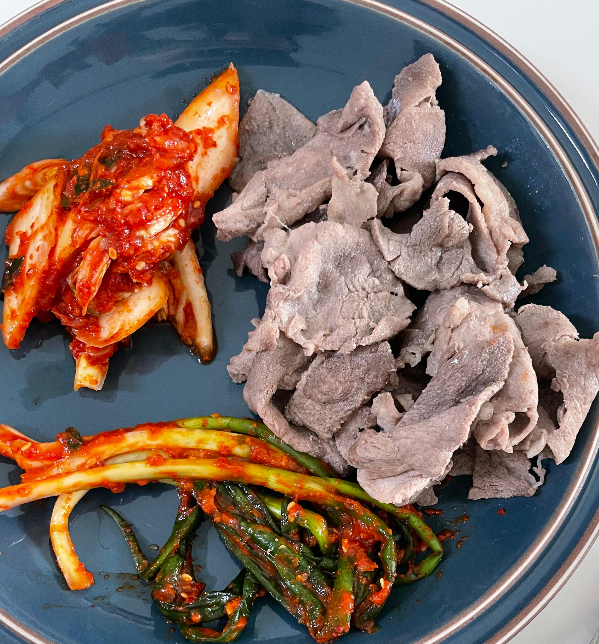 대패목살, 겉절이, 파김치