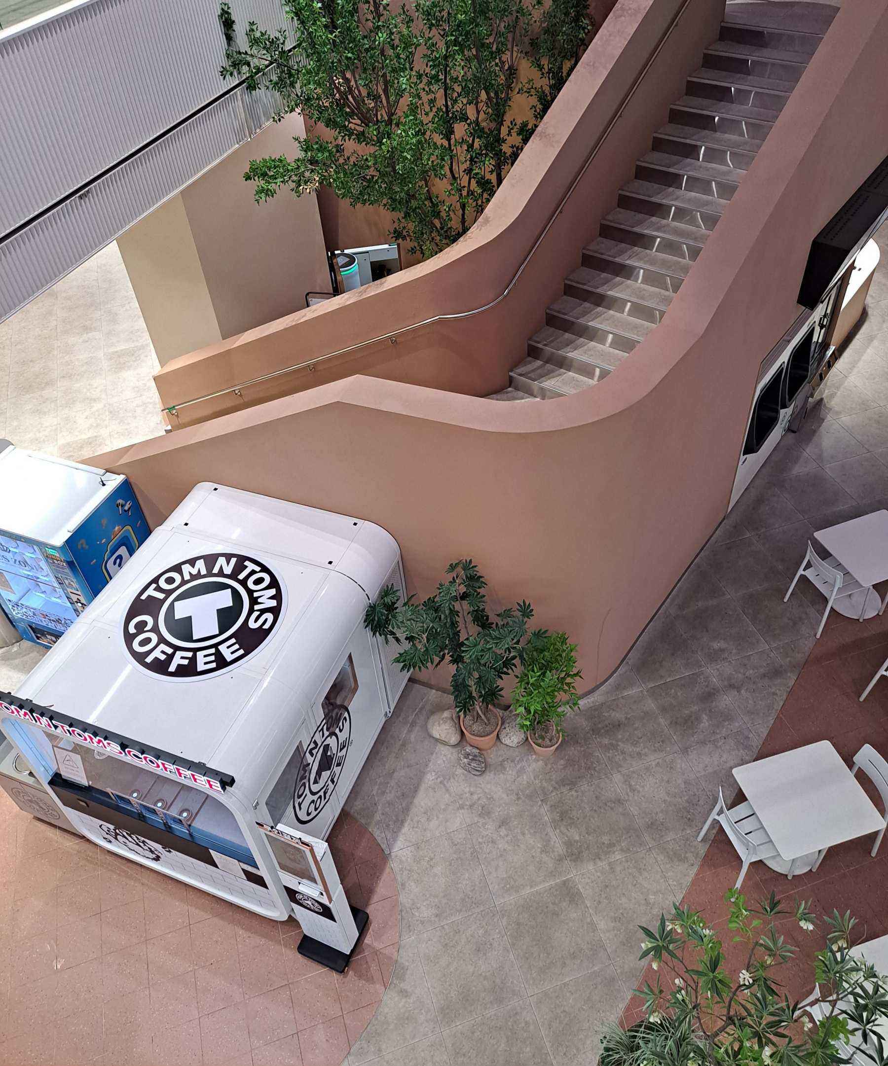 안산휴게소 2층계단