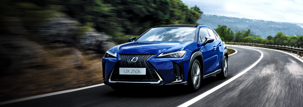 2025년형 렉서스 UX F 스포츠 하이브리드 차량 실외 전면 블루색상사진
