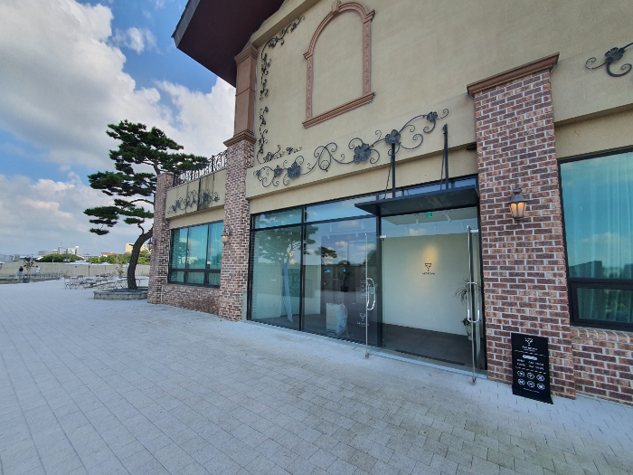 아트빈 카페 건물 입구