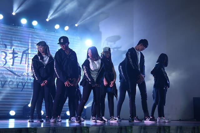 무대 위 댄서들