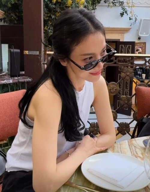 청순美에 심쿵&hellip; 선글라스로 얼굴 다 가리지 못한 송혜교, 인스타 근황 대공개