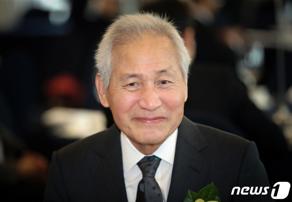 안성기 나이 부인 혈액암 투병 아들 프로필 별세