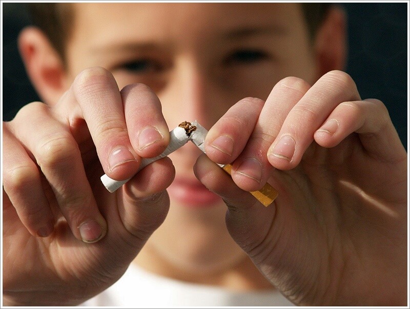 금연-담배 부수는장면