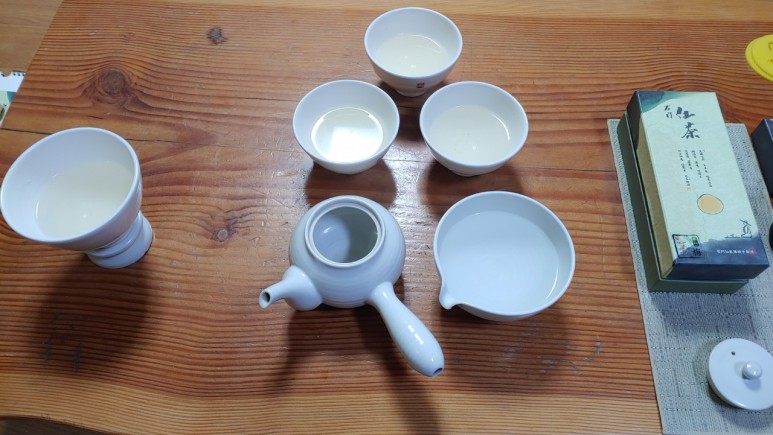 석문사상에 관한 글을 올리며 석문선차 사진을 넣으면 잘 어울릴 것 같아 삽입합니다. 세 번째 사진.