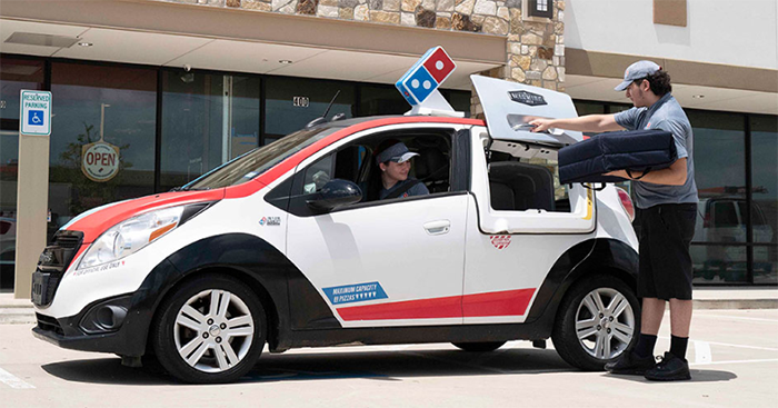 domino's delivery car image