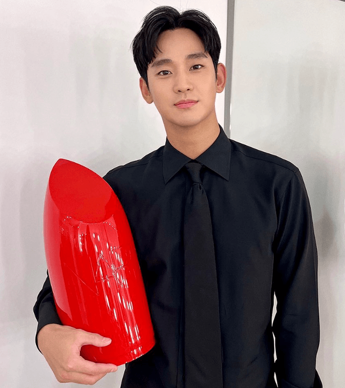 김수현 프로필 배우 영화 작품활동 드라마 나이