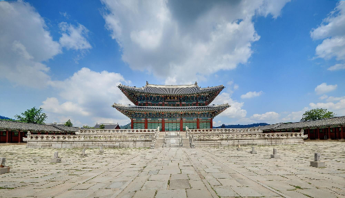 맑은날 흥례문