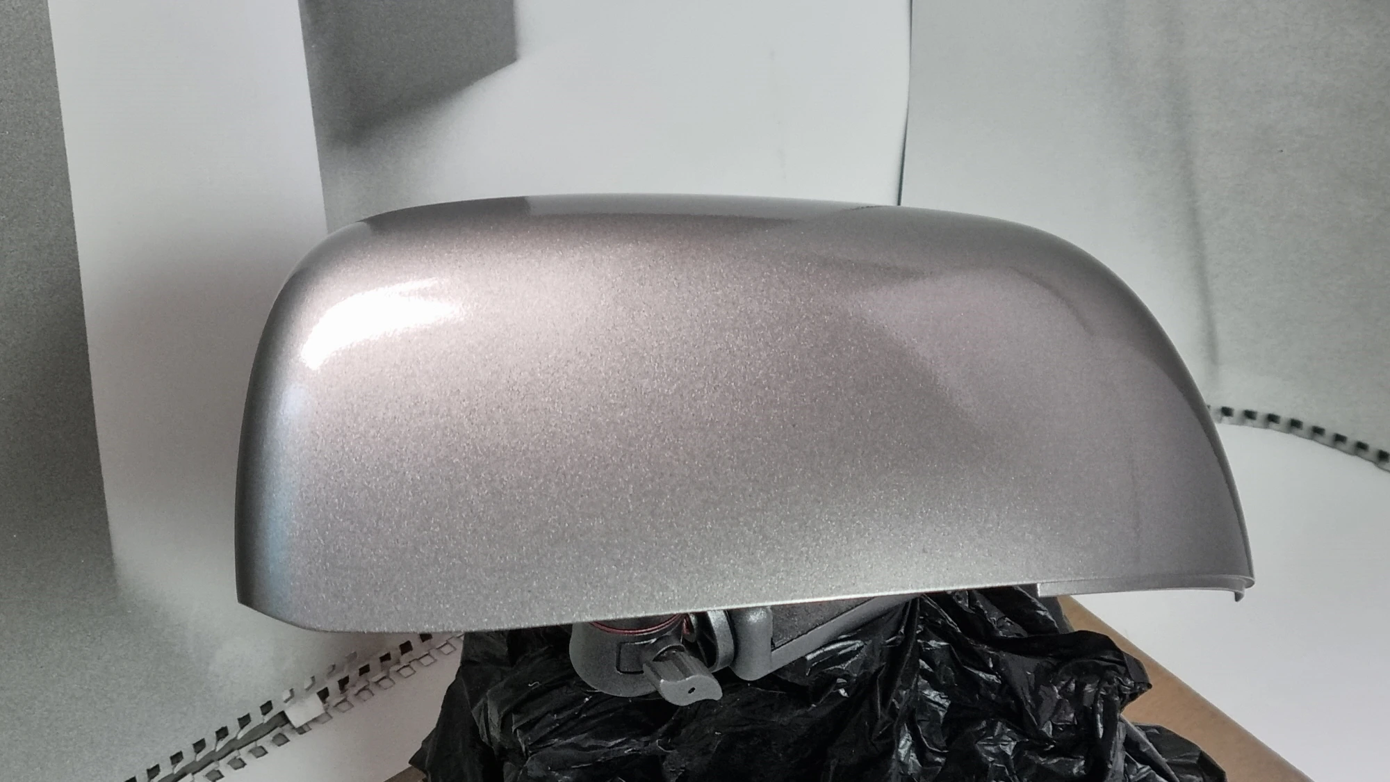 광택 스프레이 뿌린 모습