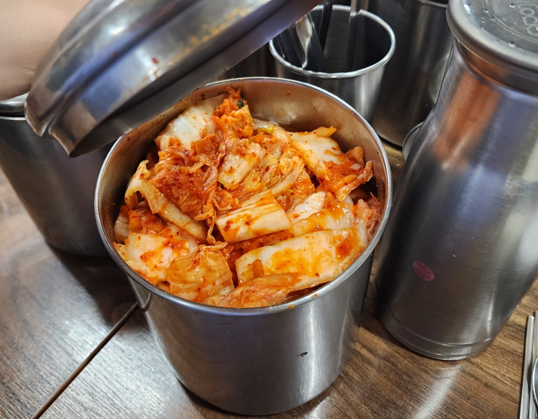 김치에요 그릇에 덜어먹어야해요