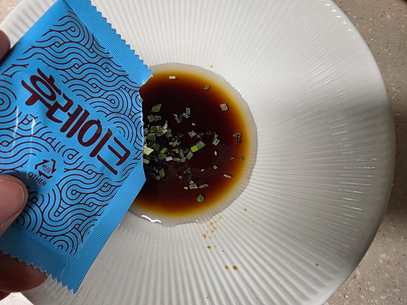 후레이크 넣는 장면