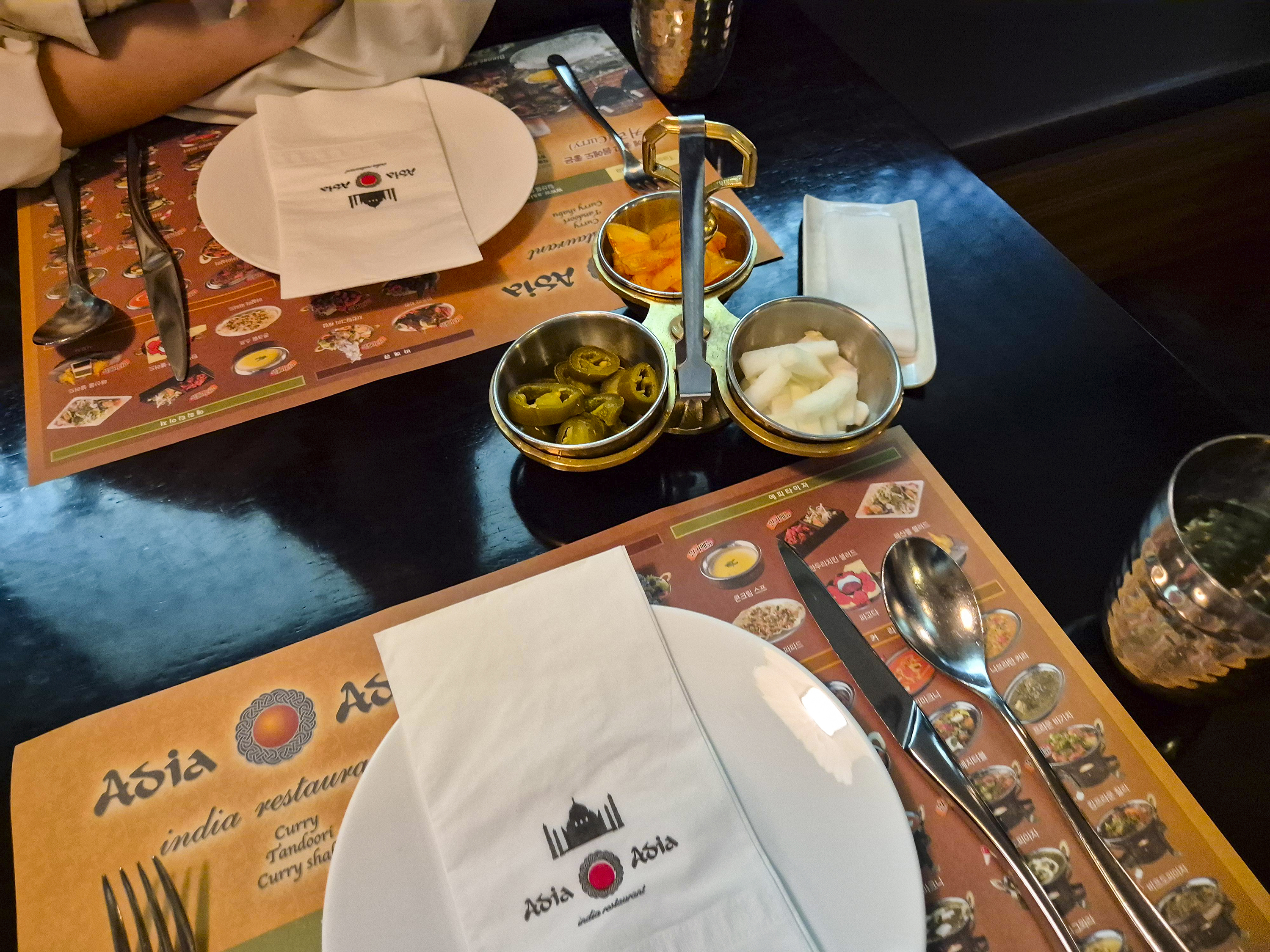 아시아아시아 기본 테이블 셋팅