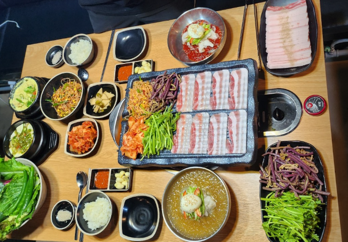 생방송투데이 쌈밥 강남 논현 맹그르브삼겹살