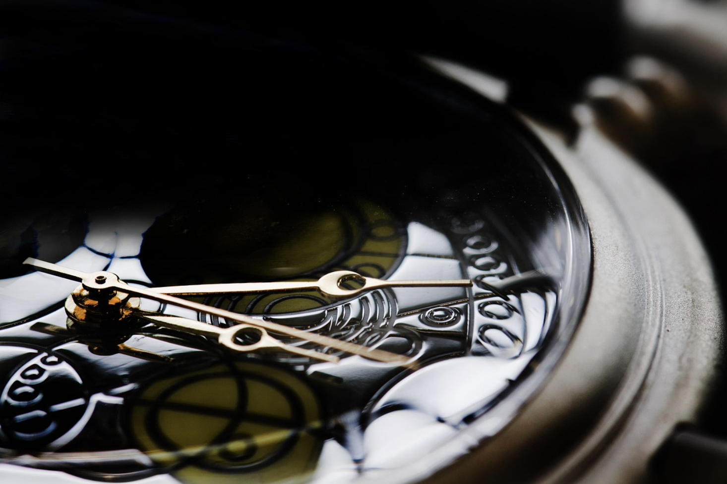 흐르는 듯 멈춘 듯, 영화 속 시간을 해체하다: 독립영화의 실험적인 시간 표현 방식 분석