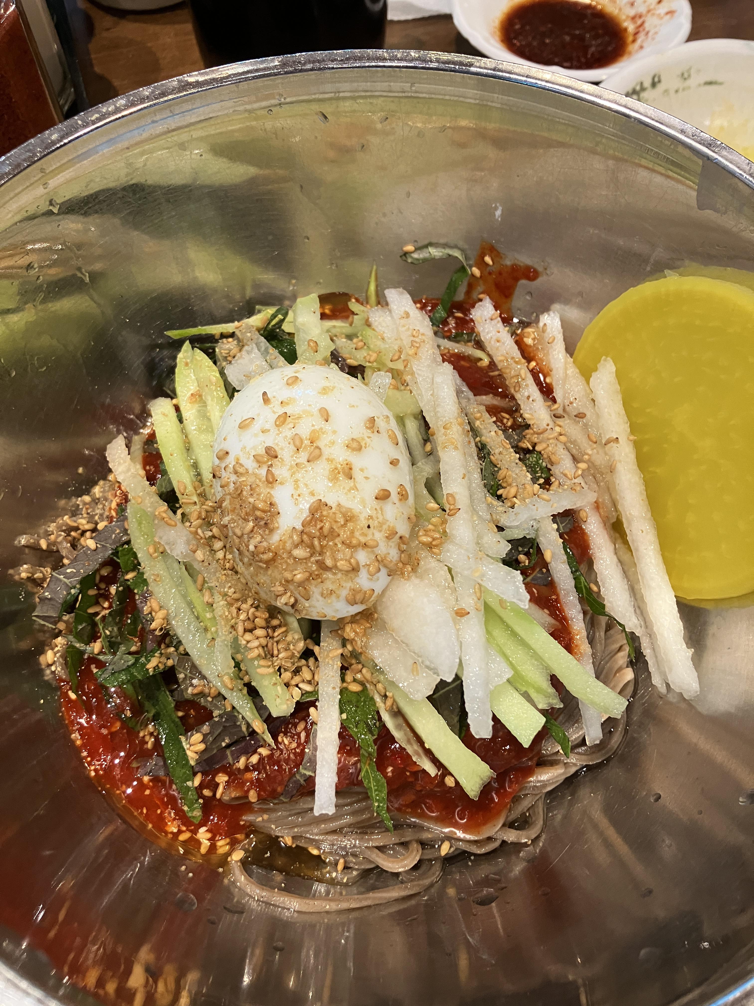 청실홍실 비빔모밀국수