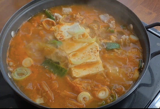 역삼동 따띠김치찌개