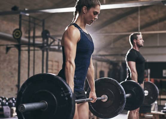 데드리프트 하는 모습