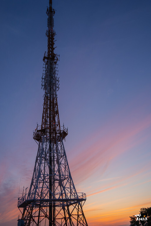 서울 남산타워 철탑