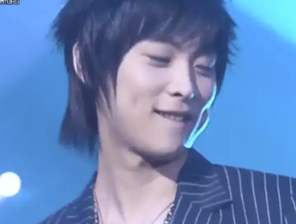 가수-민경훈-사진