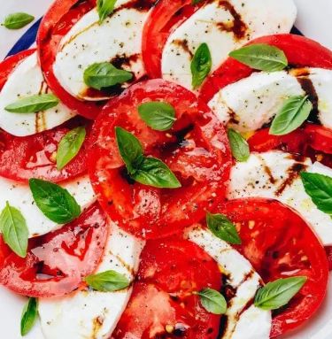 올리브오일을 곁들인, 저칼로리 카프레제 샐러드
