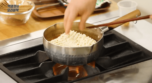 콩나물넣고-라면넣는-이미지