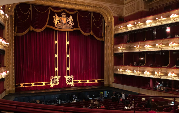 오페라 공연장 사진