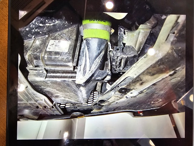 BMW E89 Z4 라디에이터 누수 자국