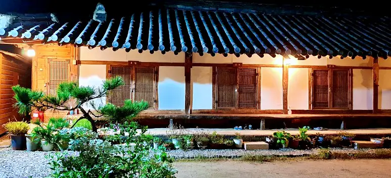 생방송오늘저녁 경주 150년 된 폐가의 변신 한옥 스테이 펜션 여행 가볼만한 곳 추천