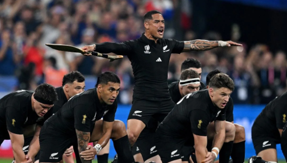 뉴질랜드 럭비 대표팀 올 블랙스 (All Blacks)의 경기 시작 전 하카 (HAKA) 퍼포먼스 이미지