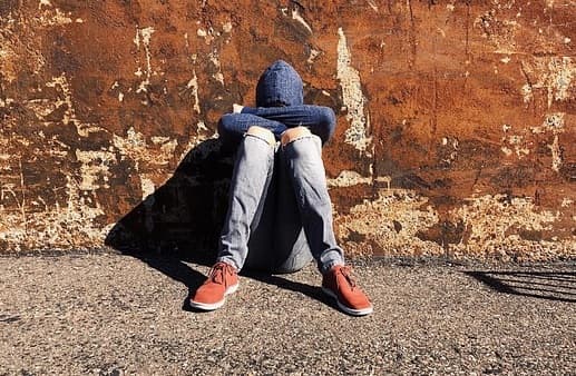 SNS 비교 문화와 청소년 자존감 저하: 뇌 발달 관점에서 본 위험성