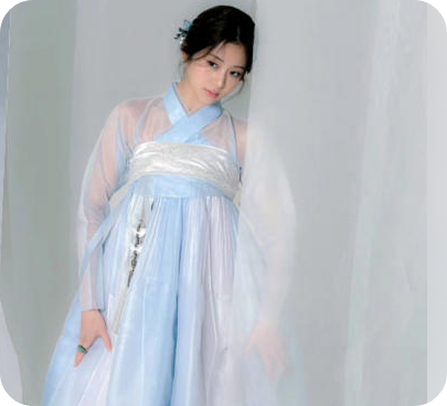 허윤진, 고운 한복 자태로 명절 무드 물씬 [사진 : 허윤진 인스타그램]