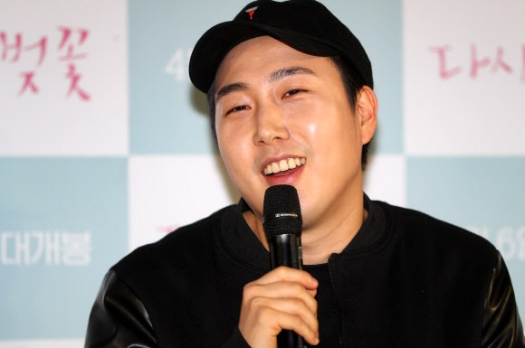 장범준, 탄핵 표결 당일에 신곡 '전쟁이 나면' 발표 촛불집회 시민들 응원
