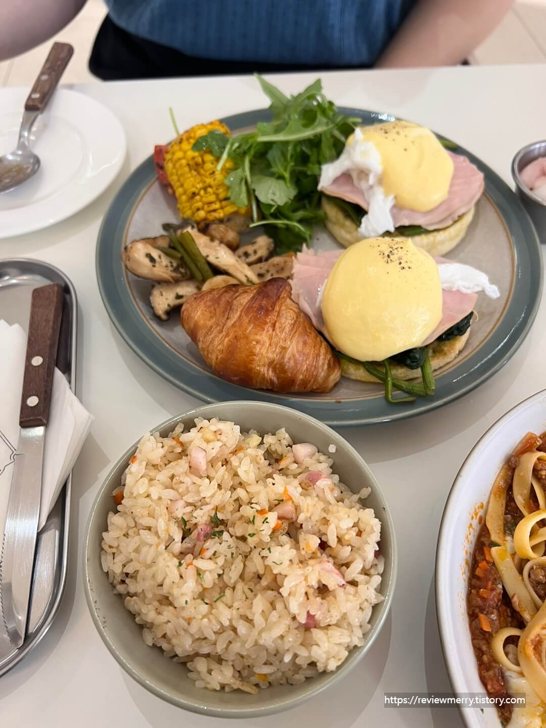 에그베네딕트,갈릭버터볶음밥 사진