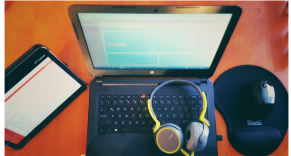 윈도우 탭 키를 눌러 상단에 열린 가상 데스크톱 목록을 확인하는 화면